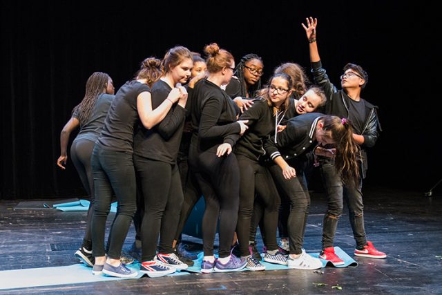 Schüler-Performancegruppe AD – „Hängepartie“ im Thalia Gaußstraße